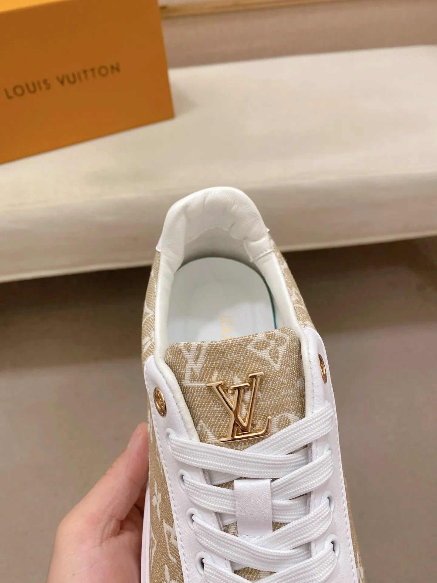 Men's shoes 💰: 400💰🎉🎉LV~Louis Vuitton trendy men's shoes New shipments Latest matching The same style as the official website Super high quality Hot sales of the season [strong] [strong] [strong] Selected first-layer cowhide, comfortable cowhide lining, original last, comfortable on the foot, wear-resistant rubber outsole Size number: 38-44.